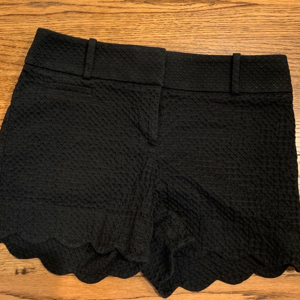 LOFT black scalloped shorts